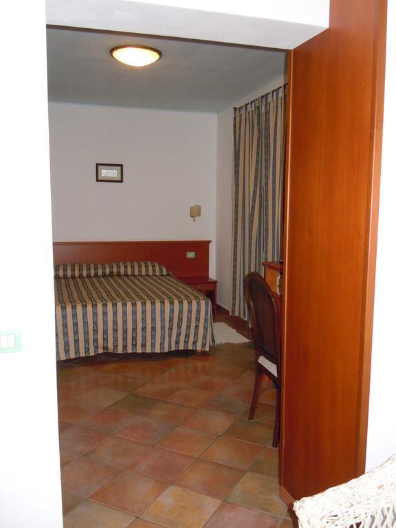 Il Castello Hotel Villaputzu Bagian luar foto