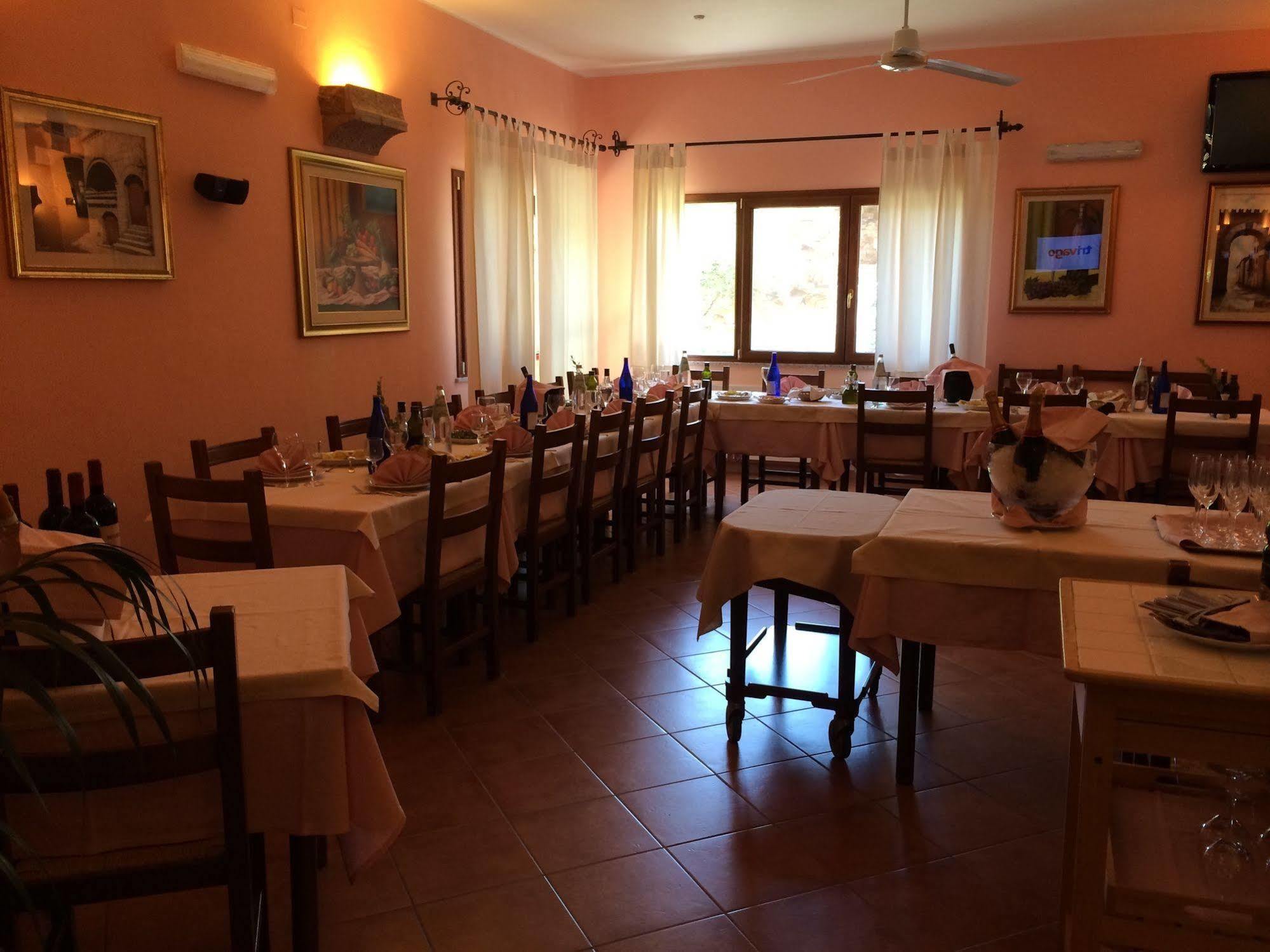 Il Castello Hotel Villaputzu Bagian luar foto
